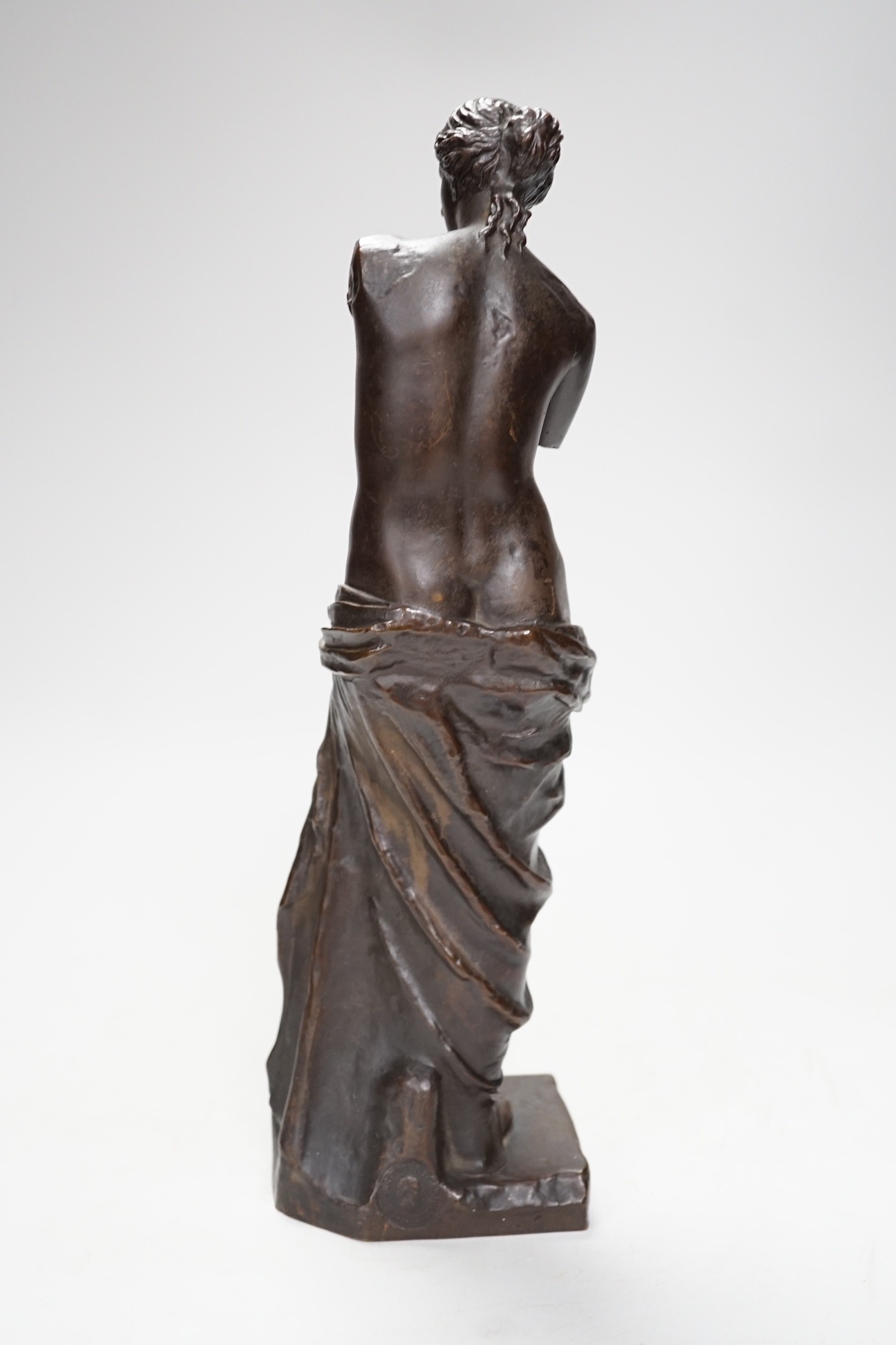 A French bronze model of the Venus de Milo, foundry mark to reverse. 30cm